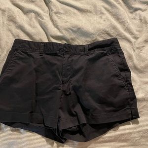 Gap mid rise city short